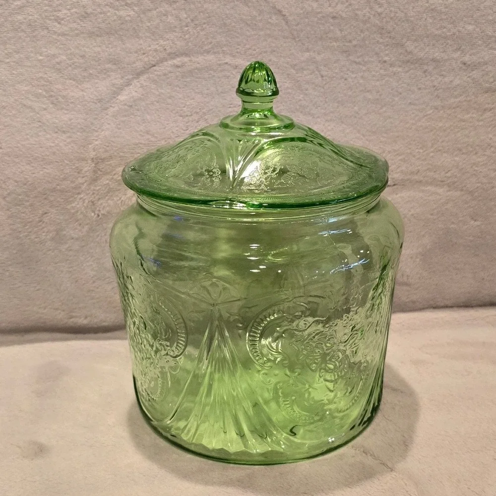 Vintage Hazel Atlas Green Depression Uranium Royal Lace Cookie/Biscuit Jar